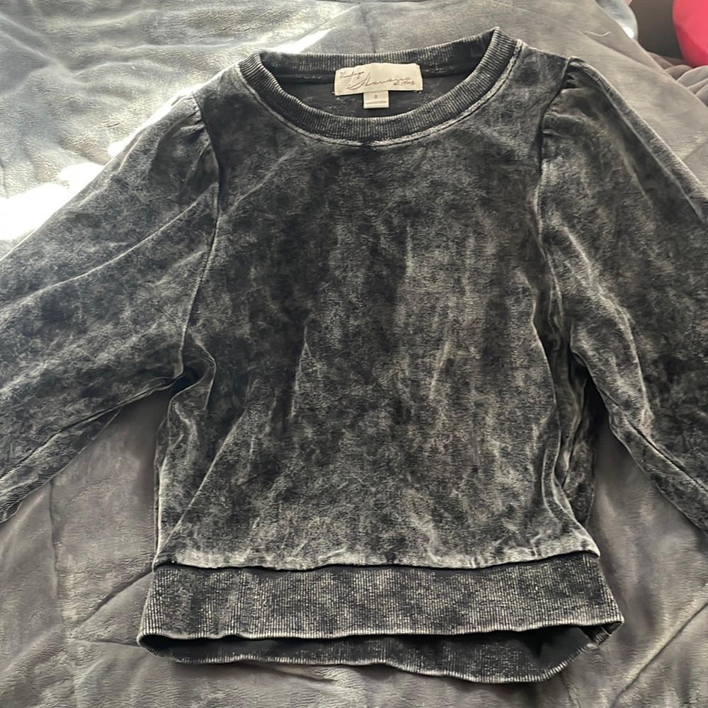 black/gray crewneck